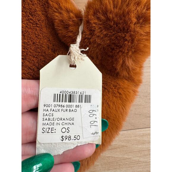 Hat attack faux fur mini tote bag - Picture 6 of 7